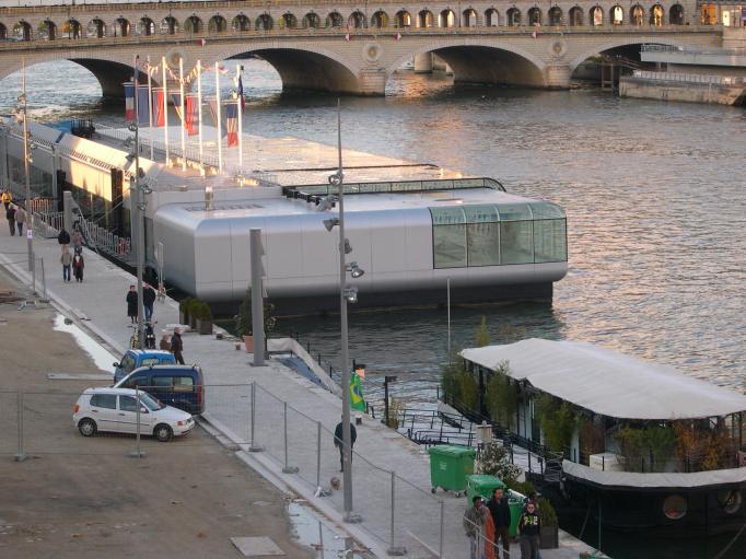  piscine sur la Seine (13e)
